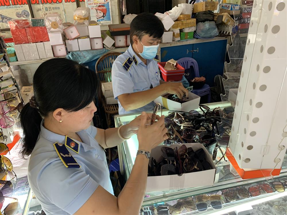 TP. HCM: Tăng cường kiểm tra, xử lý những hành vi vi phạm về kinh doanh hàng hóa nhập lậu, hàng giả, hàng kém chất lượng